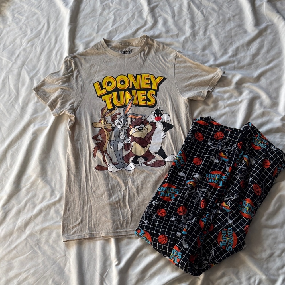 Warner Bros. Looney Tunes Character Tee in Yellow and Gray